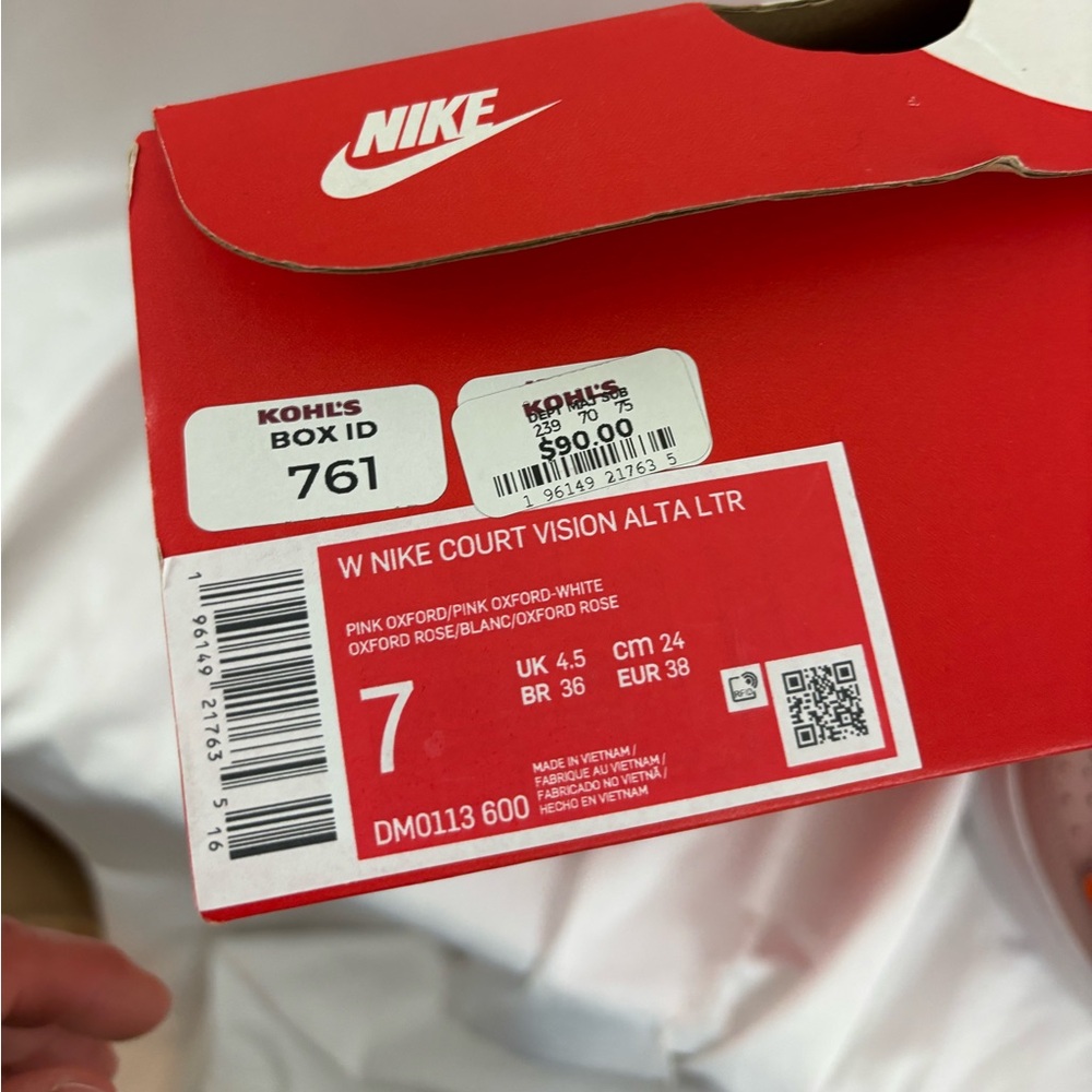 Nike Women's Sneakers in Light Pink and White - Picture 5 of 5